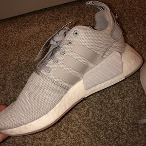 adidas gray nmd r2